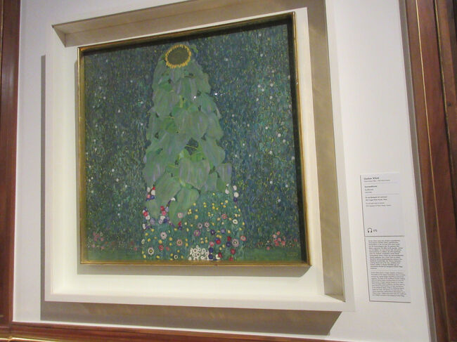 ひまわりでしょうか。<br />この絵、すごくかわいくて好き。