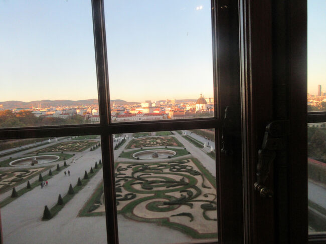 庭園。高いところから見ると模様がよくわかります。