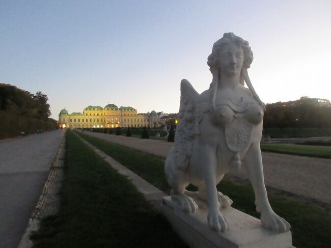 スフィンクスみたいな像があったり