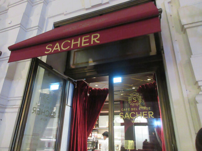 ウィーンに来たからには絶対食べたかった、<br />ＳＡＣＨＥＲのザッハトルテを目当てに来ました。