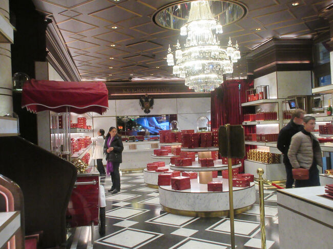 お土産も購入出来ますよ。