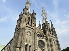 仕方ないので正面にあるジャカルタ大聖堂へ。