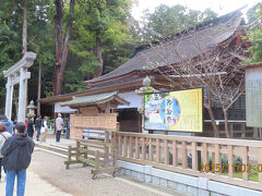 本殿の前には参拝の行列が・・・