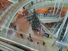 マーケットプレイスは、すっかりクリスマス仕様に。