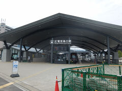 終点の宮島口駅。JRよりも海に近くフェリーターミナル目の前です。