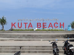 クタビーチの看板が有りました。
知らないうちに色んな所にハリウッドサインみたいな看板が出来ています。
