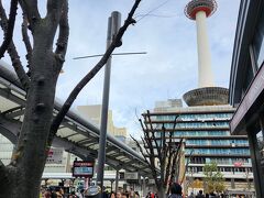 10：30　約１時間で京都到着。
清水寺方面のバスは長蛇の列。
その先にある大原行きは座れた。１時間に２本あるので十分。