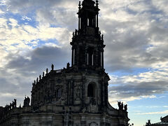 こちらはアウグストゥス橋から南に歩いていくと見える、カトリック旧宮廷協会。そびえる塔が絵になること。

この美しい街が空襲でボロボロにされた時は、ドイツの人はみんな泣いただろうな…。