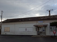 道成寺駅の駅舎。小さな無人駅でした。