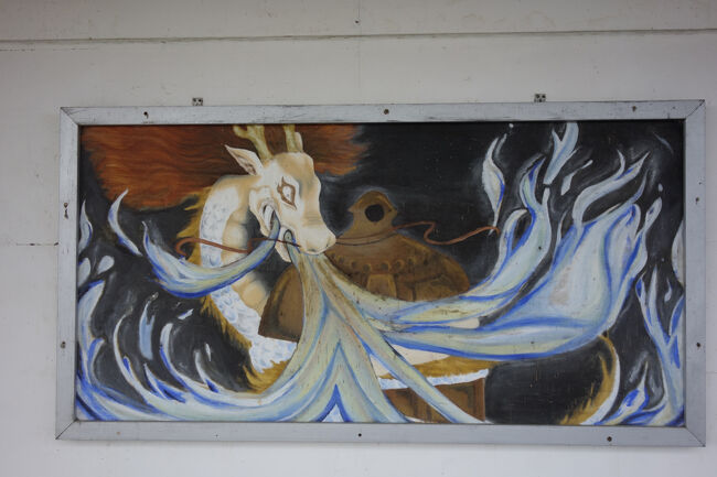 安珍は助けを求めて道成寺に逃げ込み、釣り鐘の中に隠してもらいます。<br />しかし追いついた大蛇（清姫）は、釣り鐘を巻き込んだまま炎を吐き続け、安珍を釣り鐘ごと焼き殺した後、力尽きてしまいます。<br />子供の頃読んだ和歌山県の民話に載っていたので、かなり昔から知っている物語ですが、昔話によくある教訓や戒めに繋がるものを感じることの無い、ただ怖い昔話だなあという印象を持っていました。