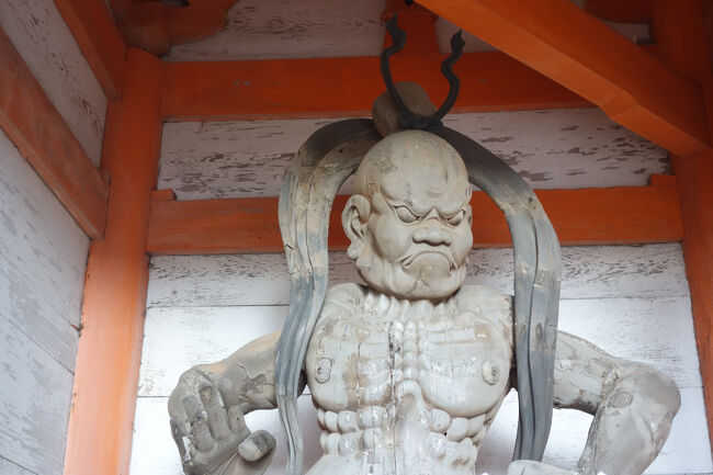 仁王門の吽像。