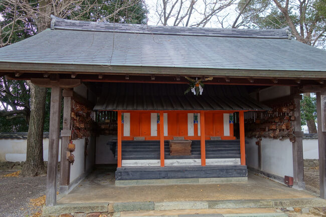 本堂の後ろに建つ三社。<br />住吉様、弁天様、天満様の三柱が祀られています。<br />道成寺の絵馬奉納所となっています。