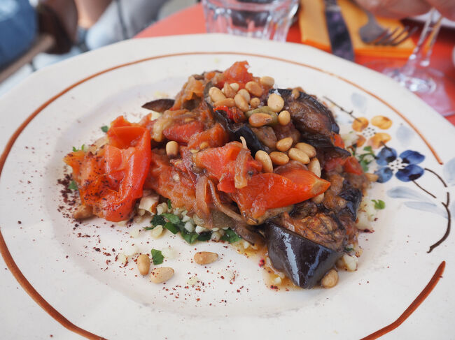 野菜たっぷりのカポナータ。さっぱりとした甘酸っぱい味付け。