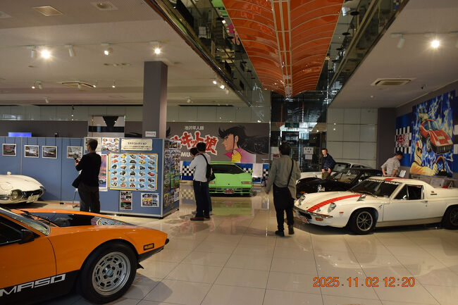 入館するとスーパーカー達がお出迎え。
