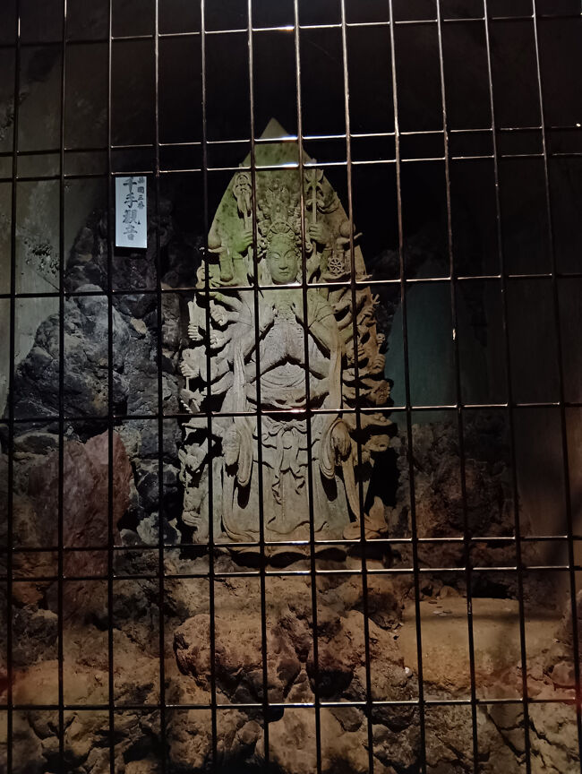 ため息が出るほど見事な彫刻技術です。超感動します。