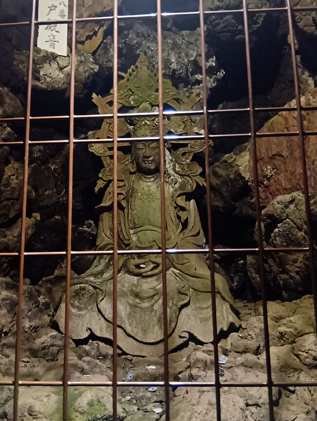 たくさんあるうちのきめ細かい彫刻技術を駆使している物だけ撮影します。