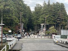 中の橋駐車場 (高野山奥の院)
山道を走っていたら突然開けたと思ったら高野山に着いた