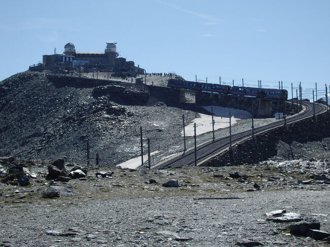 少し坂を上ってきました