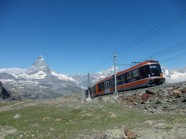 ローテンボーデンへのハイキング<br /><br />ゴルナーグラート鉄道の車両は、初めて訪れた時のレトロな車両ではなくなっていますね～