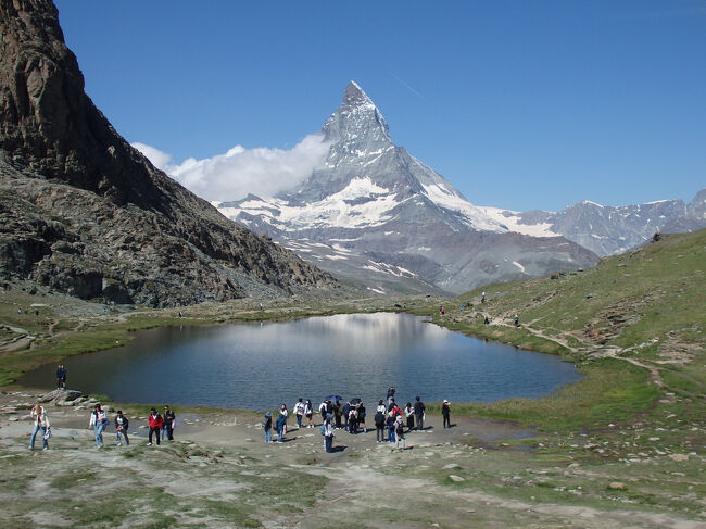 ローテンボーデンへのハイキング<br /><br />リッフェルゼーは逆さマッターホルンが楽しめる湖ですが・・・