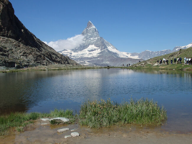 湖面に波があって綺麗な逆さマッターホルンは残念ながらこんな感じ