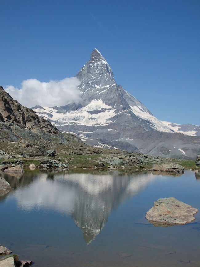 かろうじて逆さマッターホルンが見られました