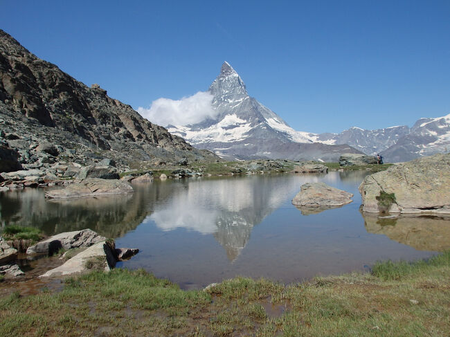 逆さマッターホルンの湖で<br /><br />このあと、リッフェルベルクへ向かいます