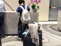 バスは無料
空港←→ホテルはGoogleマップだと近そうだけども
かなり距離あったので徒歩は無理です

チェックインします

ハイアットリージェンシー桃園
https://maps.app.goo.gl/pFrhvUWvszWhEyKM9?g_st=ipc
