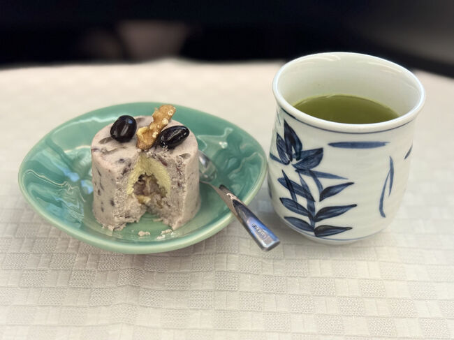 食後のデザートと緑茶