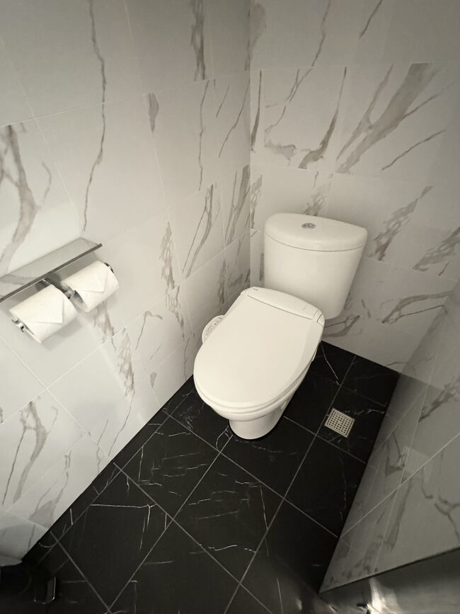 トイレはウォシュレット付き