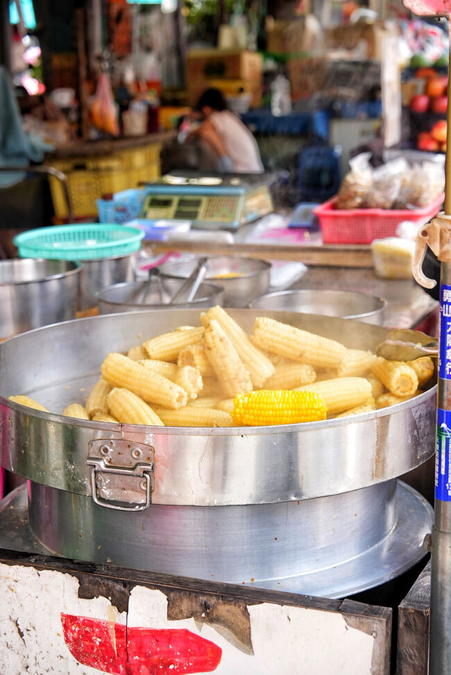 蒸しとうもろこし