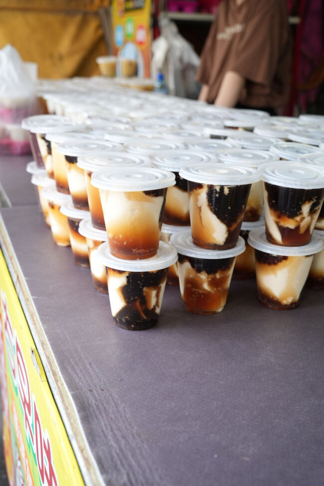 美味しそうなデザート<br /><br />一瞬買いそうになったけど<br />美味しくランチをいただきたいので我慢です