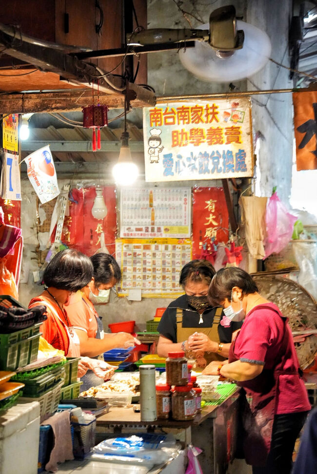 みなさんで作業してますね