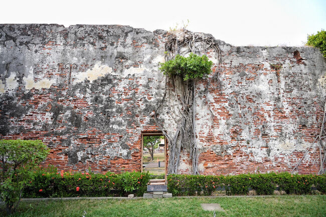 オランダ統治時代に貿易と防衛の拠点として築かれたある台湾最古の要塞<br />清朝時代には破壊されたけど<br />日本統治時代に税関施設として再建され<br />戦後に現在の名前になったそうです