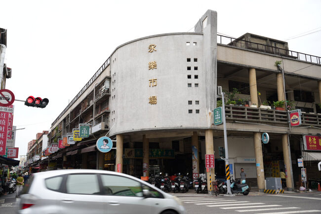 目的地に着きました<br /><br />が<br />姉がトイレに行きたいと慌てている<br />検索アプリの「パープレキシティ」通称「パプちゃん」に<br />「今、永楽市場にいます、1番近いトイレ教えて」と聞くと<br />「永楽市場の2階にあります、トイレットペーパーはありません」と<br />トイレットペーパー情報まで教えてくれたのよね<br />パプちゃんありがと～