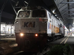 BIMA号　スラバヤとジャカルタ、２大都市を結ぶ特急列車。