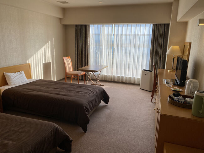 お部屋はシングルの予約でしたが、ツインの広いお部屋にしてくれていました。<br />少し休憩して、食事の前に温泉です！