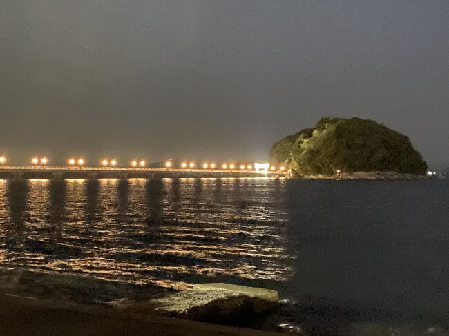 竹島までの橋がライトで綺麗です。<br />鳥居がライトアップされてます。<br /><br /><br />