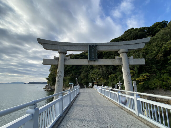 昨日、遠くから見ていた鳥居をくぐります。