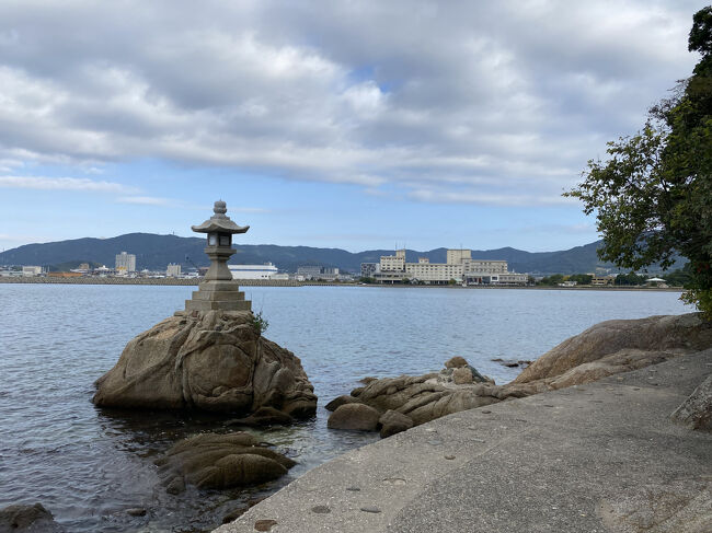 遊歩道を右回りに戻ります。