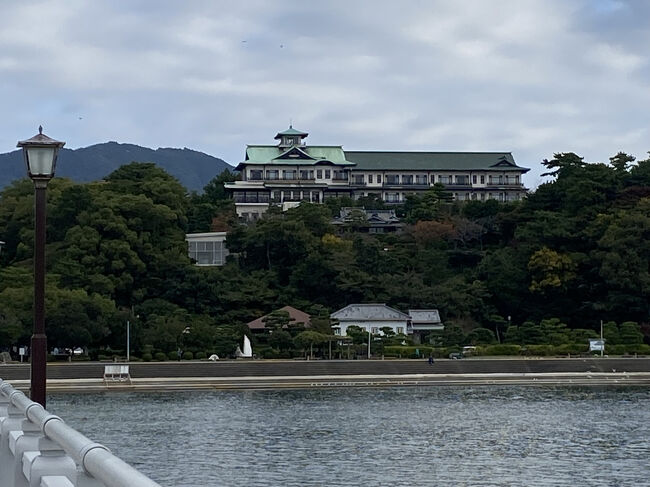 竹島から見える蒲郡クラシックホテル。