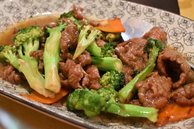ブロッコリーはシャキッと、牛肉はジューシーでこちらも申し分ない。フィレンツェで中華気分になったという奇特な方はぜひ。