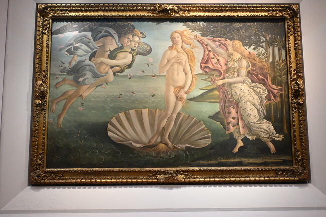 同じくボッティチェッリ「ヴィーナスの誕生」。これほどの有名作品がありながら、完全予約制のためそれほど混んでいないのもうれしい。