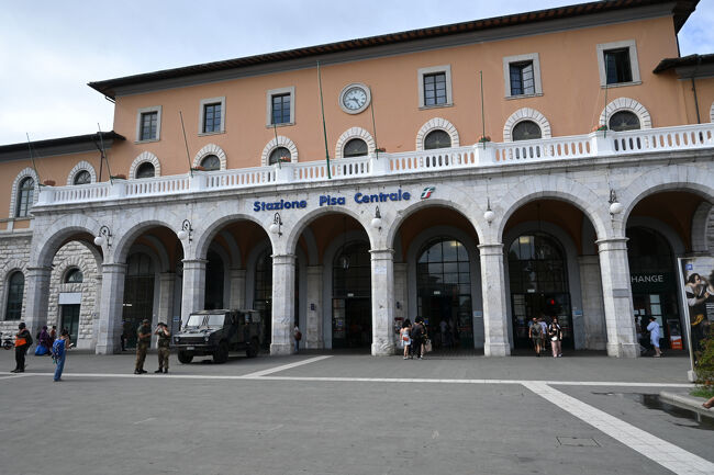 ピサ中央駅へ到着。