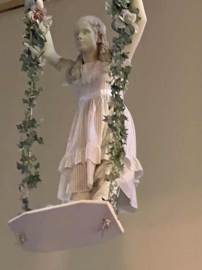 子供時代のお転婆な様子の謎オブジェ