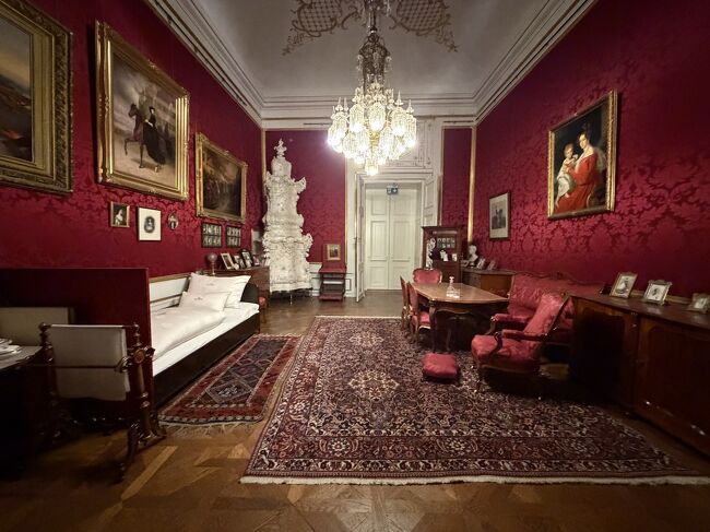 フランツ皇帝の部屋<br />ここで執務をして寝ていたそうです