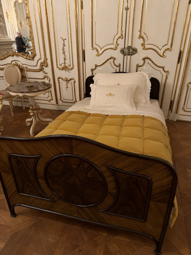 誰のベッドだかは忘れました