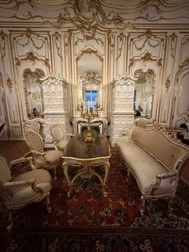 何かの部屋<br />皇帝の私室より豪華