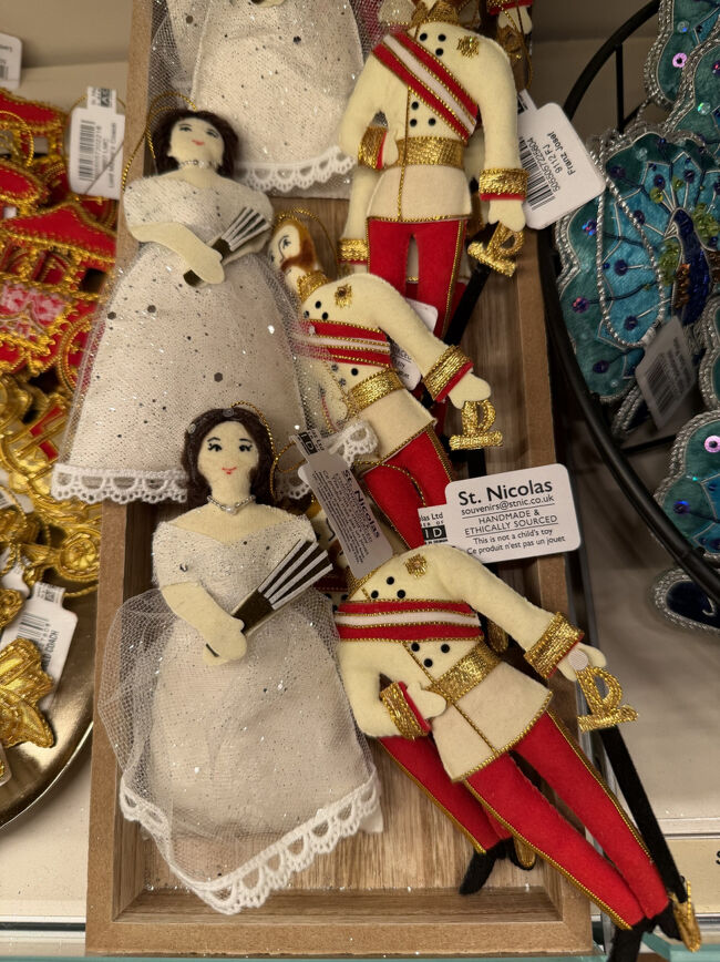 ミュージアムショップに売ってたシシィとフランツのクリスマスオーナメント<br />ちょっとクォリティ…