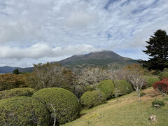 箱根町港のすぐ近くにある箱根恩賜公園をお散歩
正面に見えるのは駒ヶ岳です